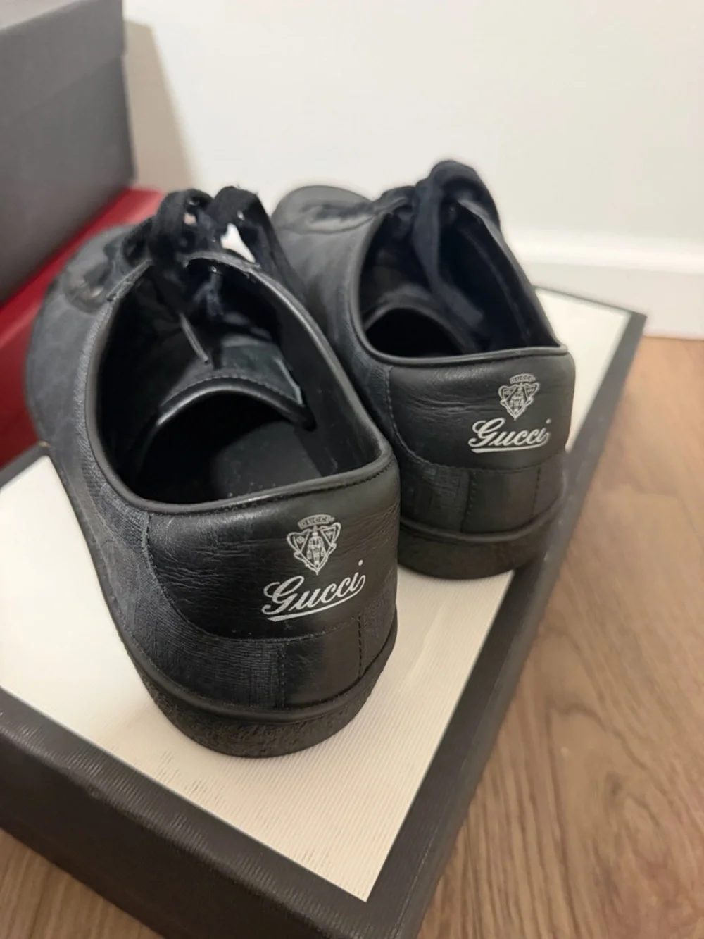 Gucci Men's Black Low-Top Lace-Up Sneakers